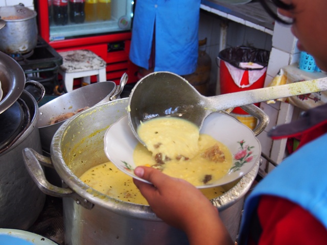 Zupy są wszechobecne na boliwijskich targach